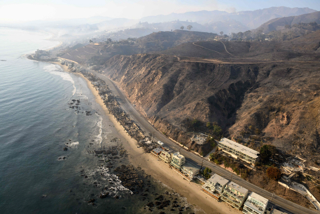 TOPSHOT-US-WEATHER-FIRE <YONHAP NO-3799> (AFP)