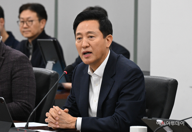 [포토] 경제규제 철폐 간부회의 주재하는 오세훈 시장