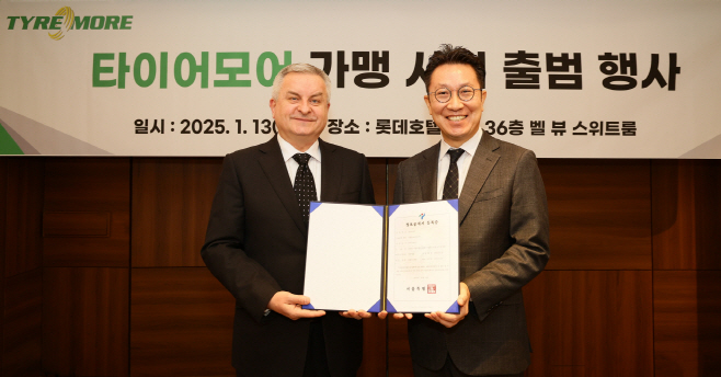 미쉐린코리아 제롬 뱅송 대표, (우) 타이어모어 김성건 팀장