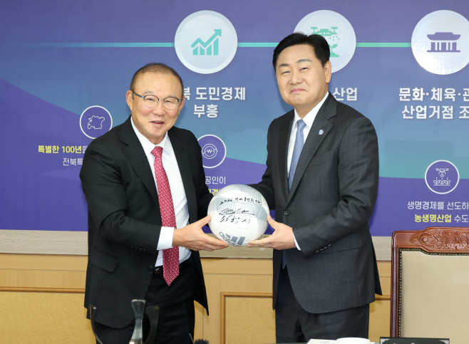 2025-01-13 박항서 축구감독 명예 홍보대사 위촉식 (11)bbbb