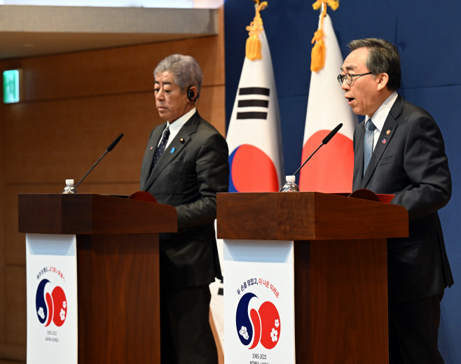 한일 외교장관 합동 기자회견