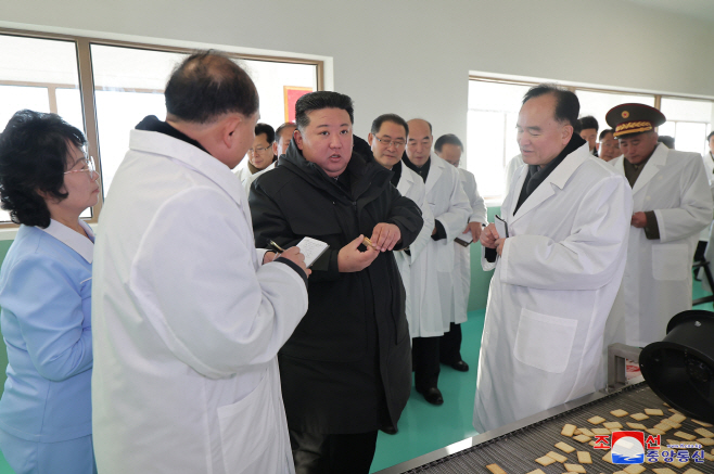 황해남도 재령군 지방공업공장 준공식 진행...김정은 참석