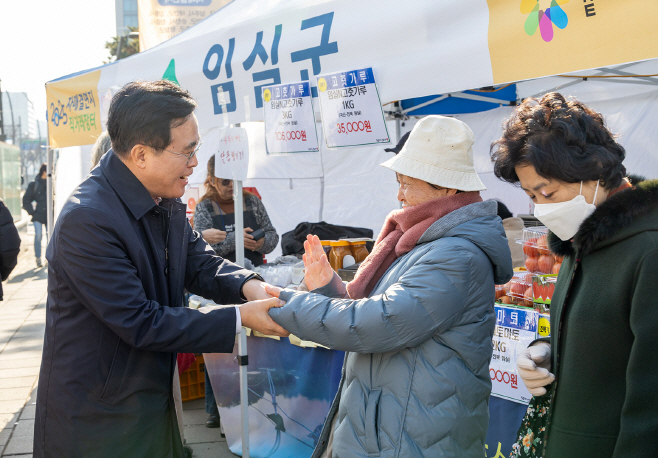 사진1](2025. 1. 17.) 마곡광장 설맞이 직거래장터 방문