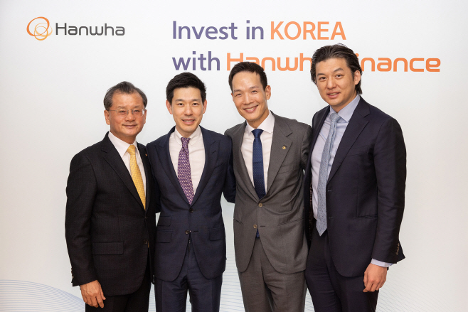 (사진설명4) 한화생명, 다보스에서 아시아 진출 시장 확대 위해 셀라돈 파트너스와 MOU 체결