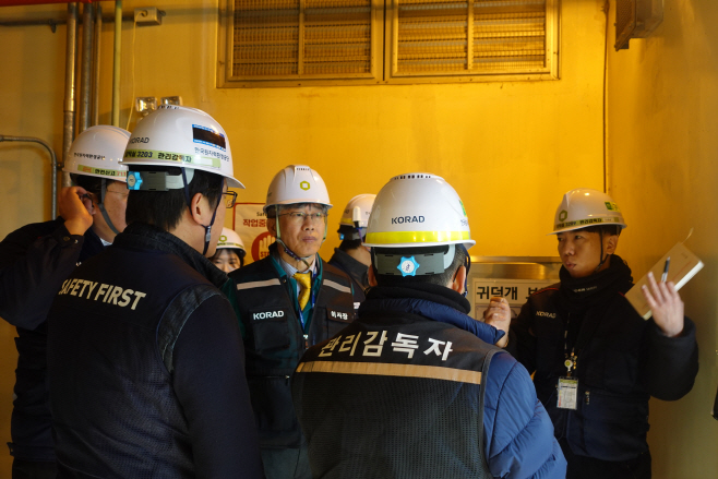 사진 2. 조성돈 한국원자력환경공단 이사장(사진 중앙)이 1월