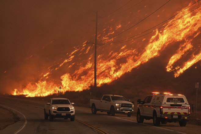 California Wildfires <YONHAP NO-3517> (AP)