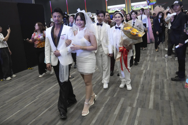 Thailand Marriage Equality <YONHAP NO-5348> (AP)