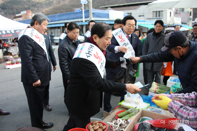 국회의원 영산시장보기 044