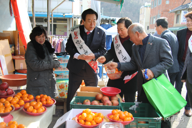 국회의원 영산시장보기 128