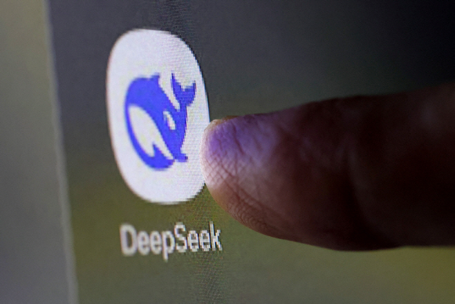 HEDGE FUND-POINT72/DEEPSEEK <YONHAP NO-1555> (REUTERS)