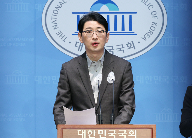 민주당 카톡 검열 고발 회견하는 주진우 의원<YONHAP NO-5888>