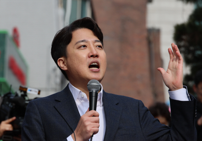 정치 현안 관련 기자회견 하는 이준석 의원<YONHAP NO-3873>