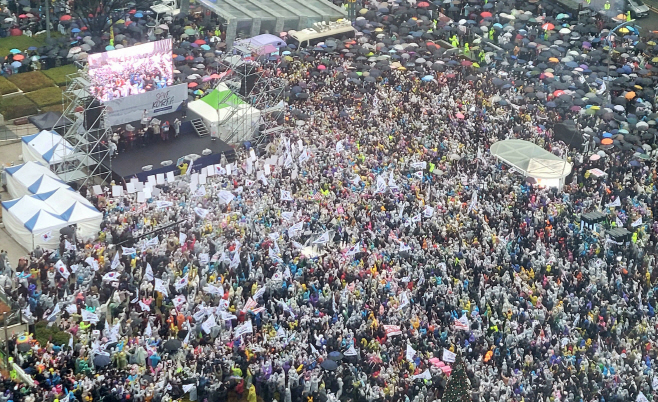 부산역광장 탄핵 반대 집회<YONHAP NO-2882>