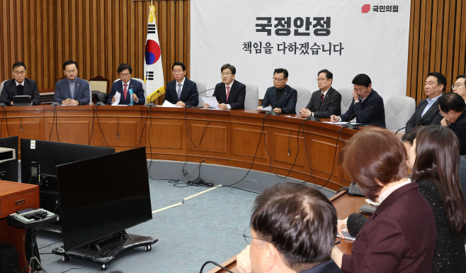 원내대책회의서 발언하는 권성동 원내대표<YONHAP NO-2603>