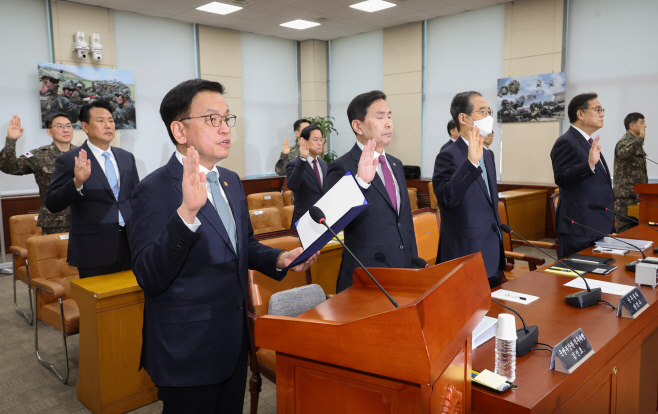 내란 국조특위 선서<YONHAP NO-2877>
