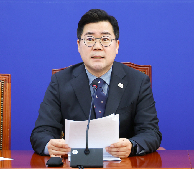 정책조정회의서 발언하는 박찬대 원내대표<YONHAP NO-2721>