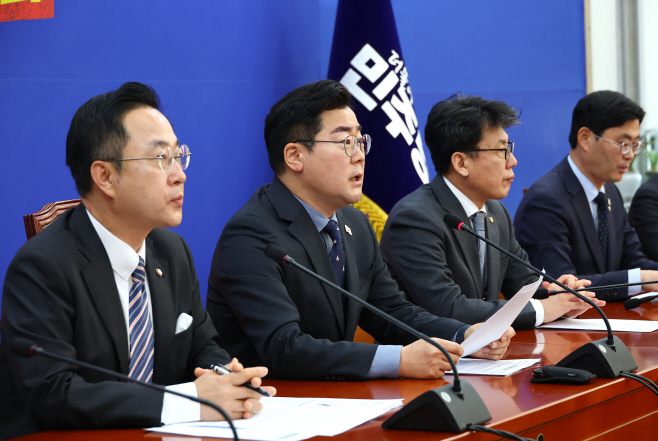 정책조정회의서 발언하는 박찬대 원내대표<YONHAP NO-2723>