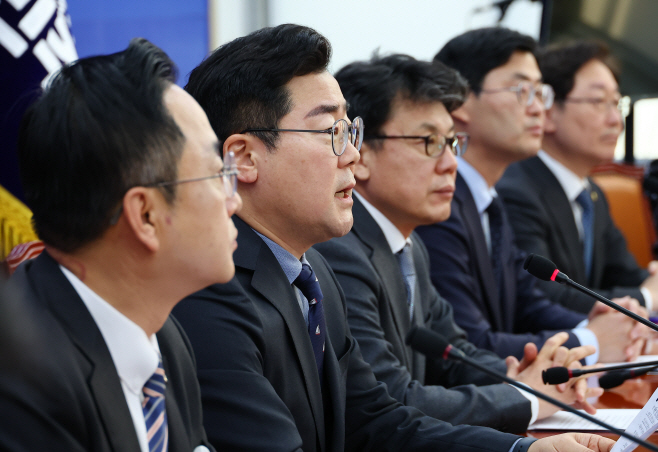 정책조정회의서 발언하는 박찬대 원내대표<YONHAP NO-2724>