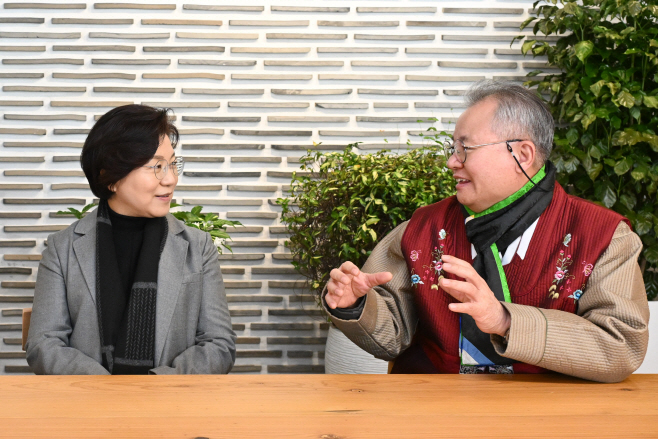 [포토] 김미경 은평구청장, '리기태 방패연 명장과 함께'