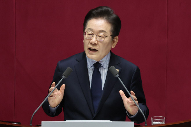 교섭단체 대표 연설하는 이재명 대표<YONHAP NO-2854>