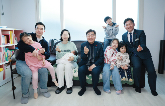 2025-02-10 김관영도지사 , 순창군 다섯번째 출산 가정방문7ff
