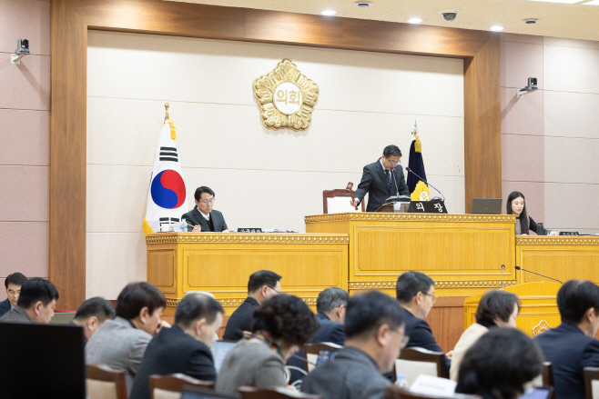 전원 만장일치로‘청소년 도박 근절 종합대책 마련 촉구 건의안’을 채택한 양주시의회/ 양주시의회