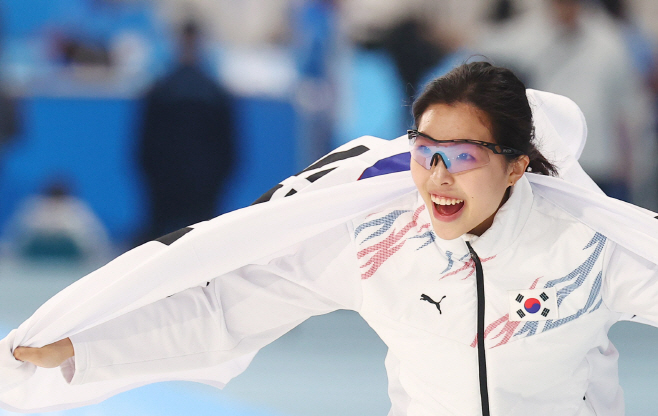 이나현, 빙속 1000m 동메달 미소<YONHAP NO-3319>