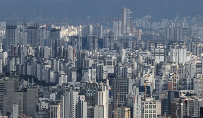 인왕산에서 바라본 서울 아파트