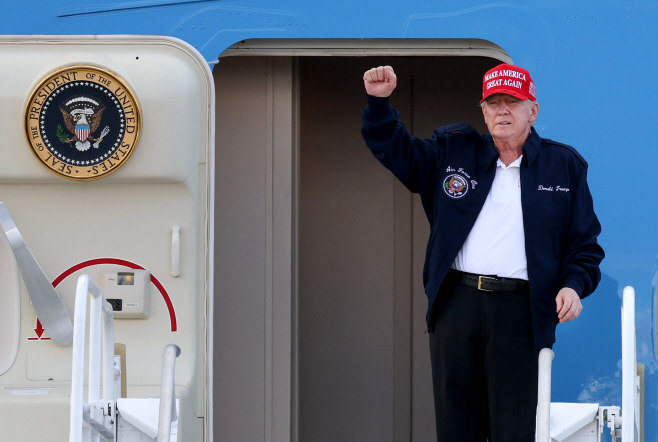 US-PRESIDENT-TRUMP-ARRIVES-IN-MIAMI-ON-AIR-FORCE-ONE