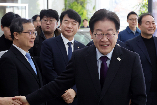 활짝 웃는 이재명 대표<YONHAP NO-3586>