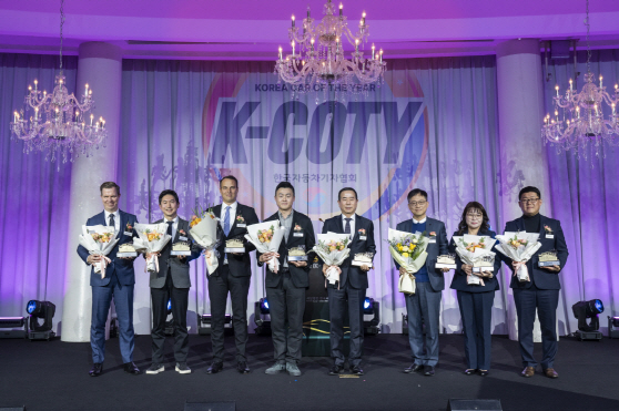 [사진 1] 2025 대한민국 올해의 차(K-COTY) 시상식_수상자 단체사진