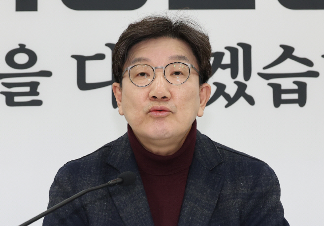 발언하는 권성동 원내대표<YONHAP NO-6153>