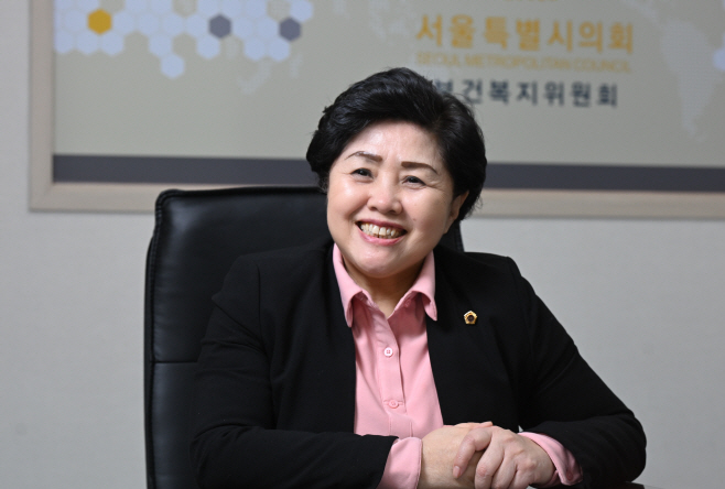 김영옥 서울시의회 보건복지위원장 인터뷰2