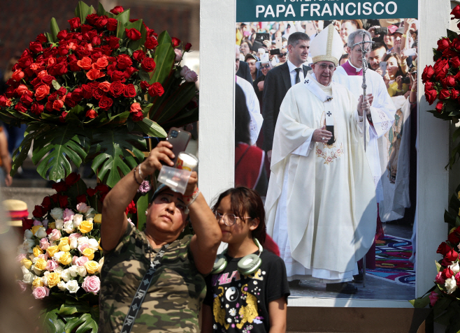 POPE-HEALTH/MEXICO-MASS