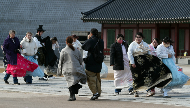 [포토]기온은 영상 바람은 칼바람