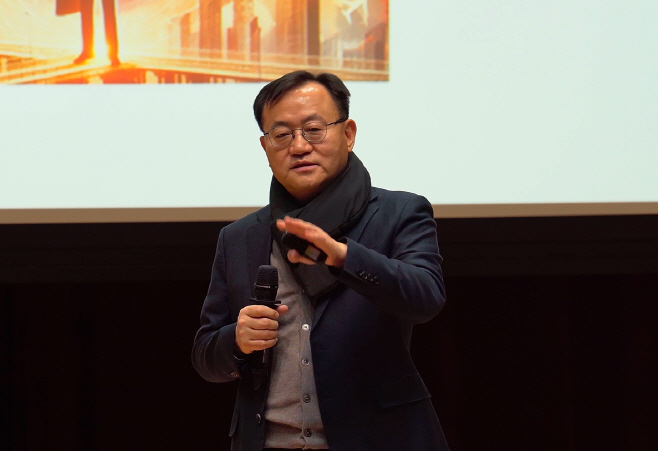 사본 -2. 명노현 LS 부회장이 최근 LS미래원에서 그룹 내 전 팀장들을 대상으로 CEO 특강을 진행하고 있다