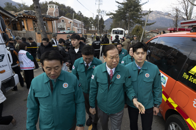 전투기 오폭 사고 현장 찾은 권영세<YONHAP NO-5123>