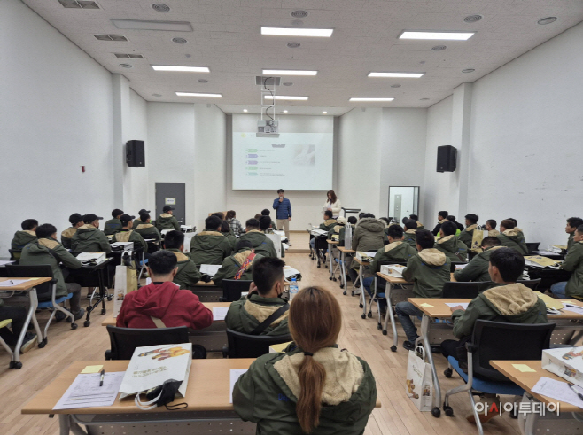 여주시 외국인 계절근로자 66명 입국