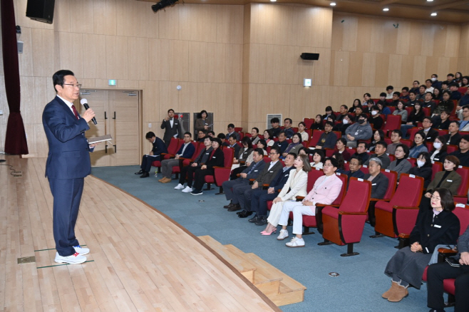 (사진2)하남시, 3월 월례회의 개최…홍보대사 위촉 후 성과공유 시간 가져