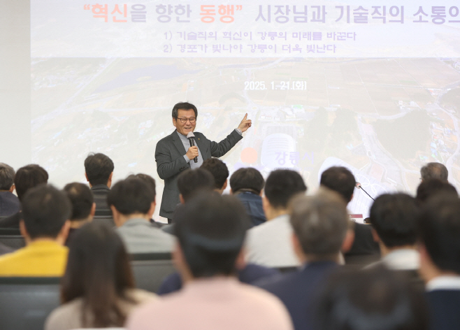(사진)강릉시 공무원은 지금 열공 중 (1)
