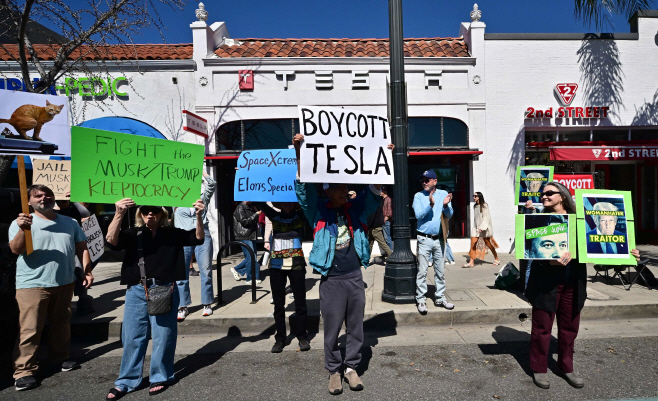 US-POLITICS-MUSK-TESLA-PROTEST <YONHAP NO-3226> (AFP)