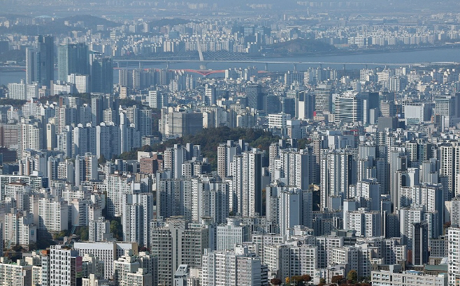 남산애서 바라본 아파트