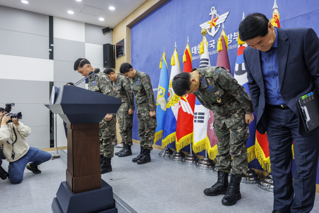 공군 참모총장 오폭사건 사과<YONHAP NO-4831>