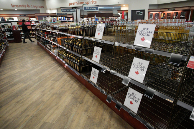 CANADA-VANCOUVER-B.C.-U.S. ALCOHOL-REMOVING FROM SHELVES