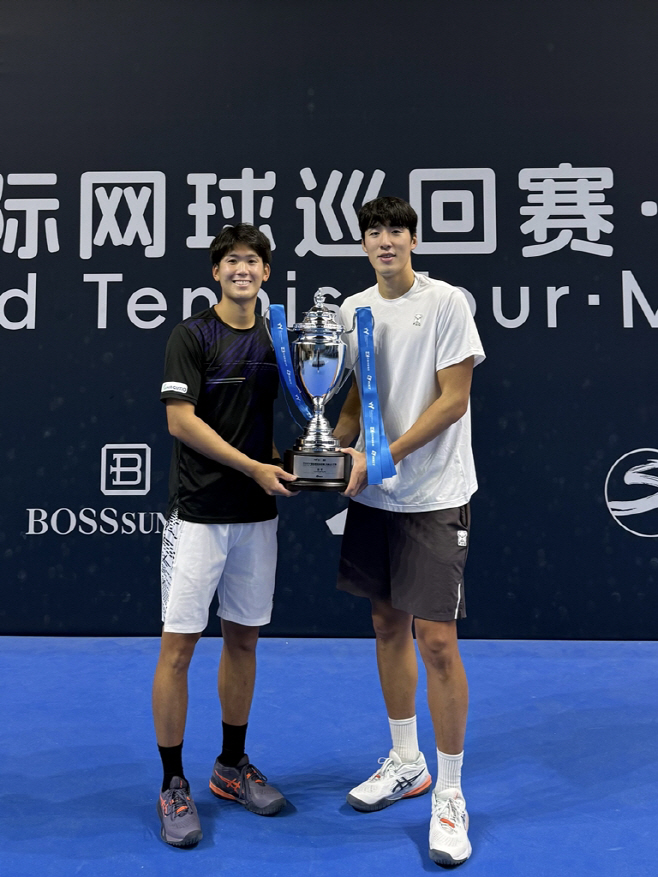 2.체육과(의정부시청 직장운동경기부 테니스팀 정영석 선수, ITF 마안산 국제 투어 남자 복식 우승)1-정영석(오른쪽)