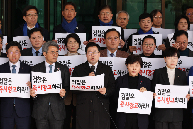 발언하는 박찬대 원내대표<YONHAP NO-3714>
