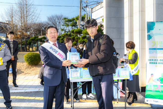 함안고1_0317 함안군 유관기관과 학교폭력·아동학대 예방 합동 캠페인 실시