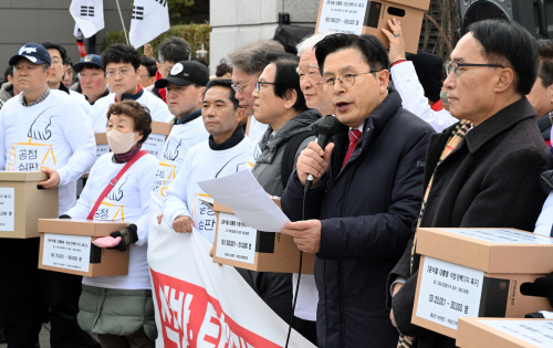 황교안, 윤석열 대통령 탄핵기각 100만 탄원서 제출 기자회견