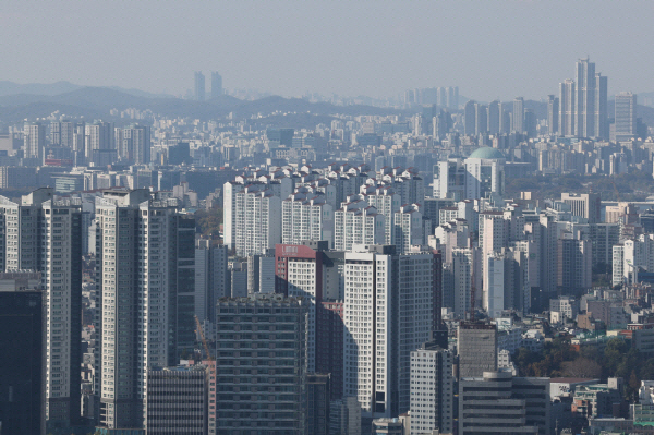 서울 남산에서 바라본 아파트 밀집지역 전경