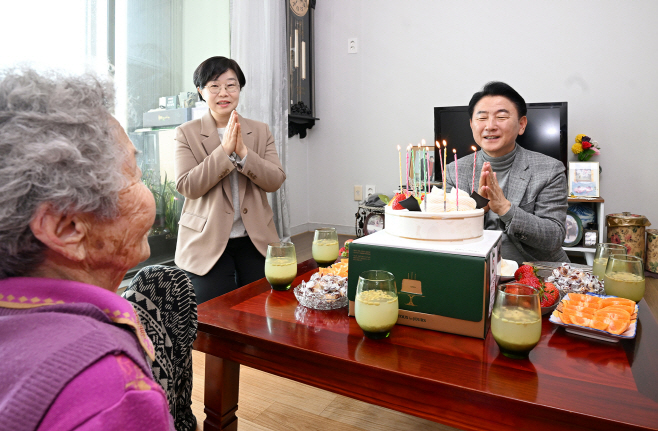 1.노인복지과(의정부시, 100세 생신 어르신 두 번째 축하 방문)2